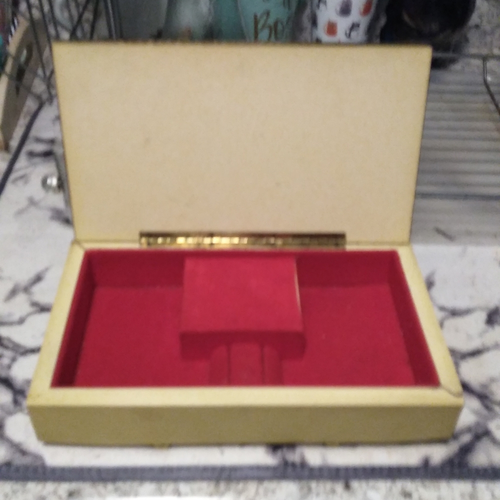 Embroidered then lacquered  very old music box - Picture 3 of 9